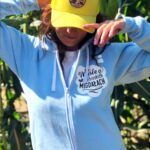 Błękitna bluza damska z nadrukiem Myślę o niebieskich migdałach