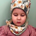 czapka wiosenna dla dziewczynki z chustą e kwiaty