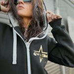 Czarna bluza z kapturem na zamek Gwiazda4
